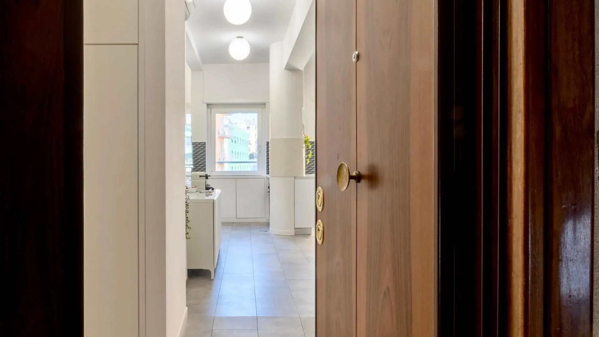 Grazia Modern And Cozy Apartment Close To Tiburtina Station Roma